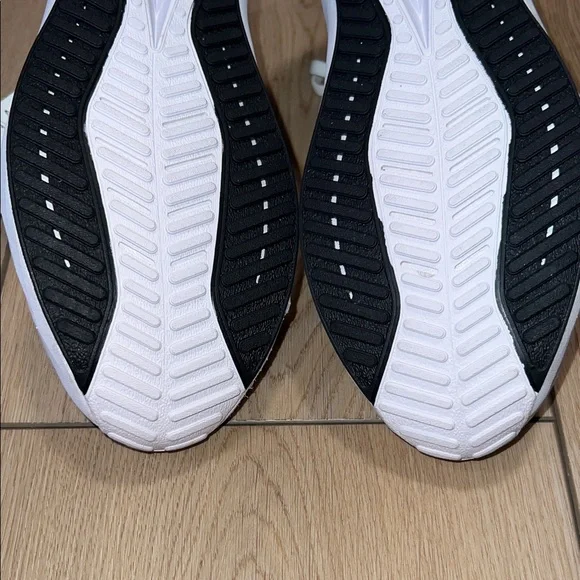 NWT - Reebok Energen Tech Plus Women's White & Gold Running/Course Athletic Shoe - Picture 13 of 15